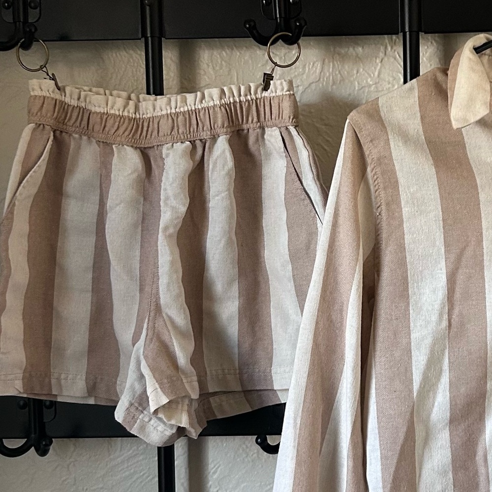 Striped Beige and White Set - Picture 2 of 3